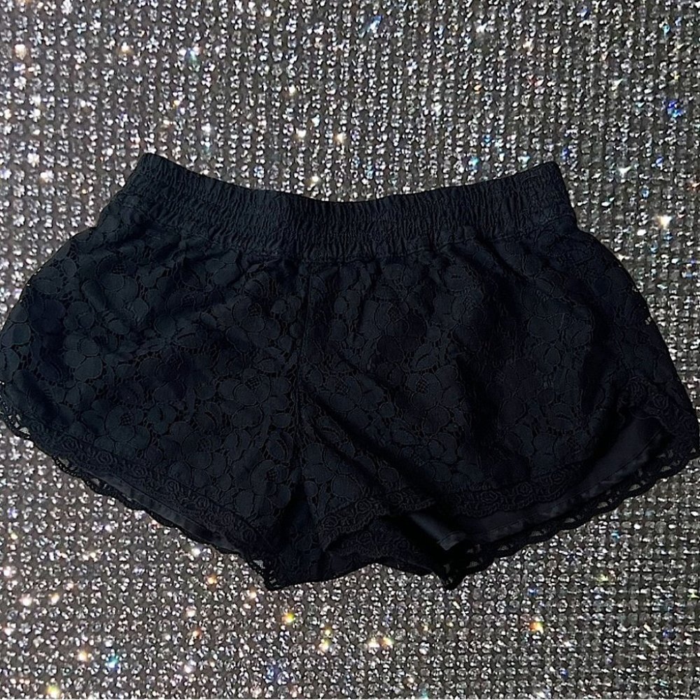 Talula Aritzia lace shorts black floral flowers booty shorts cute boho fairy y2k